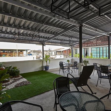 Le Bonheur Poshtel Hostel Bangkok Exterior photo