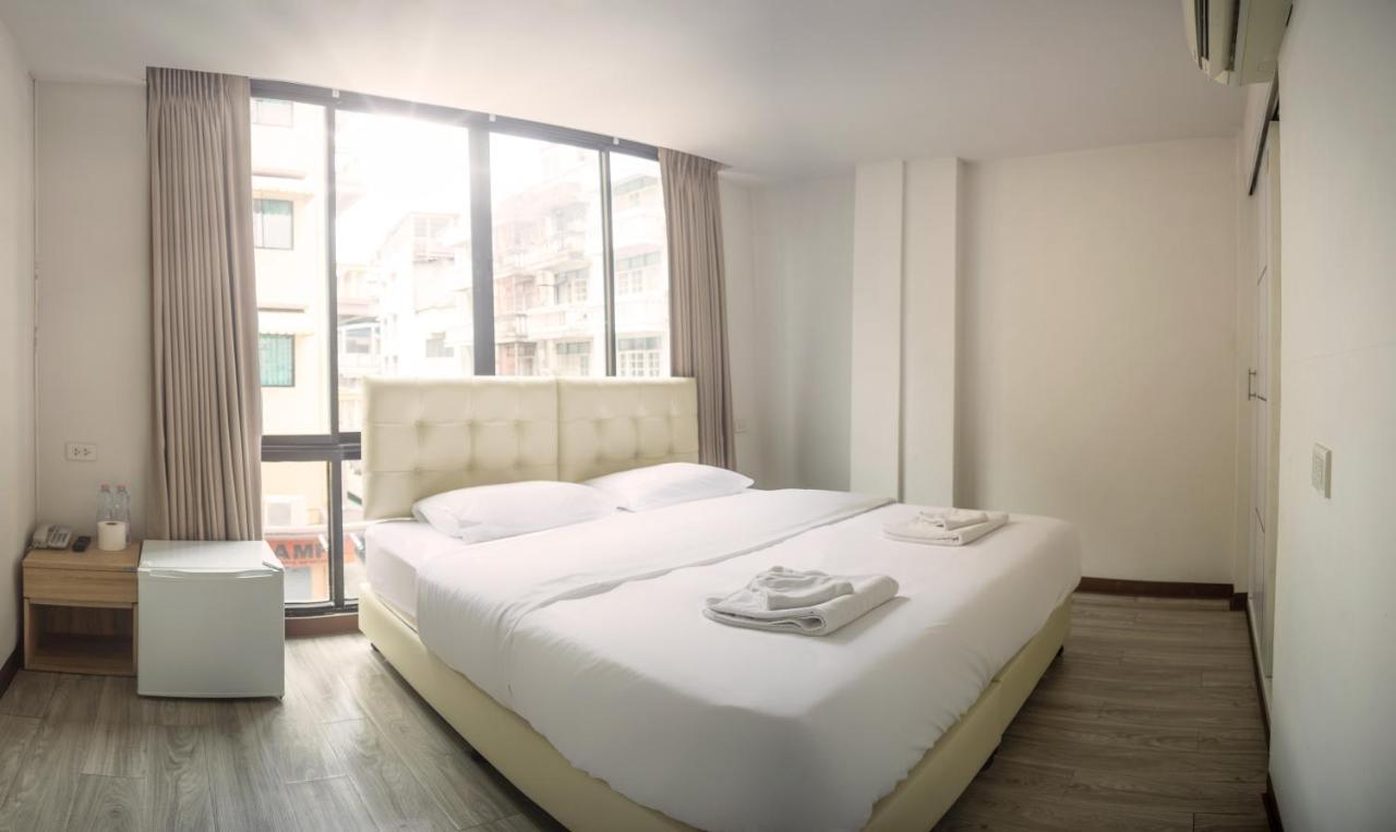 Le Bonheur Poshtel Hostel Bangkok Exterior photo