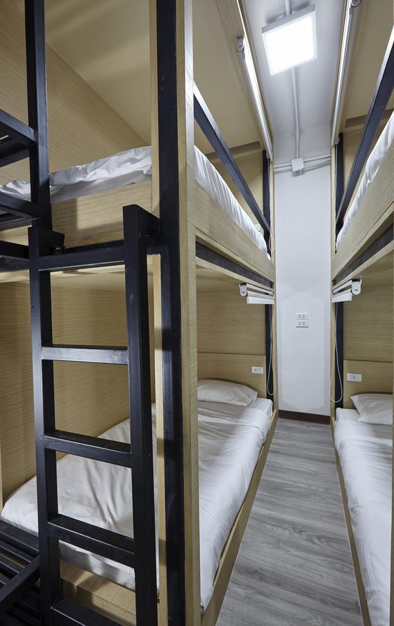 Le Bonheur Poshtel Hostel Bangkok Exterior photo
