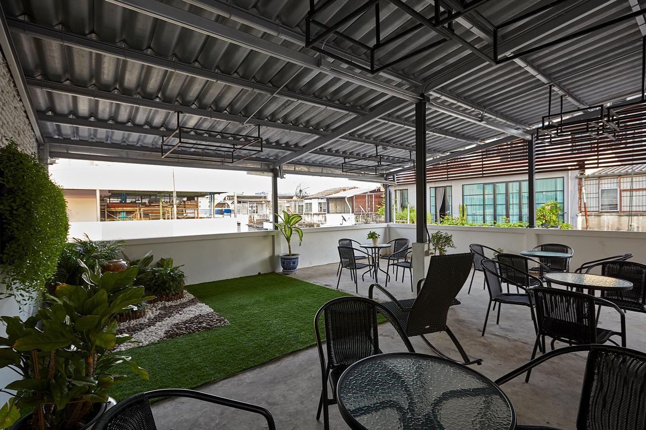 Le Bonheur Poshtel Hostel Bangkok Exterior photo